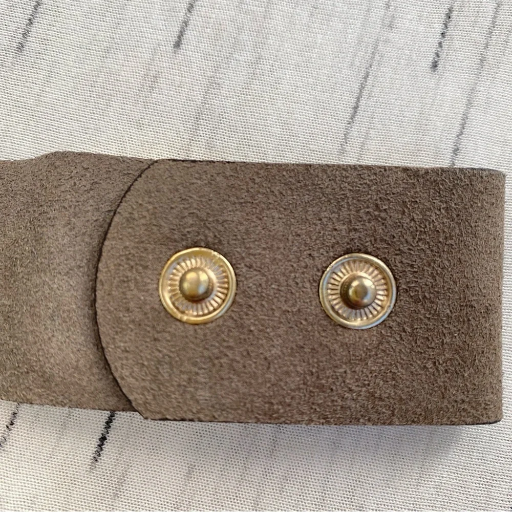 Agate Stone and Raw Suede with Gold Hardware Statement Cuff Bracelet - Picture 3 of 8